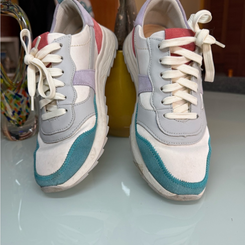 Clarks White and Pink Sneakers with Suede Mesh Upper